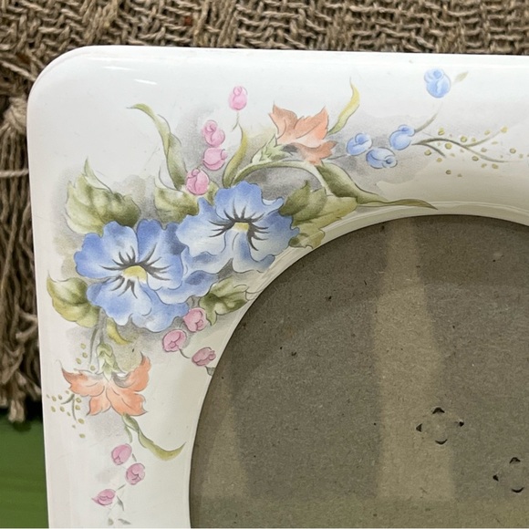 Vintage LaVie Ceramic Oval Floral Photo Frame – Victorian Style - Picture 3 of 11